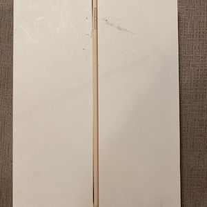 APPLE IPAD AIR 2 64GB NO CHARGER. BARELY USED